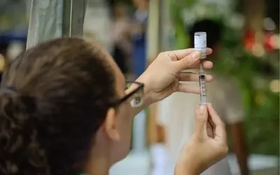 InfoGripe: casos de SRAG avançam no país; vacinação é a principal forma de proteção