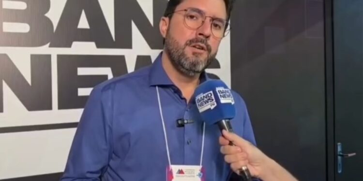 Falcão confirma pré-candidatura e aceita convite de Cleitinho para disputa ao Governo de Minas