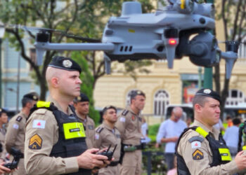 Polícia Militar de Minas Gerais lança pelotão de drones com reconhecimento facial e alerta sonoro