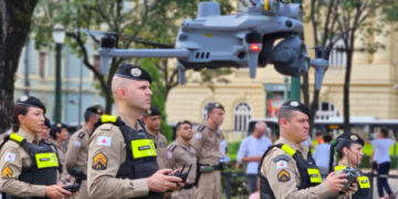 Polícia Militar de Minas Gerais lança pelotão de drones com reconhecimento facial e alerta sonoro