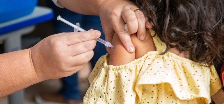 Governo de Minas promove Dia D para atualizar vacinação de crianças e adolescentes