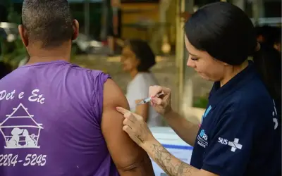 InfoGripe: Influenza impulsiona alta dos casos graves de doenças respiratórias entre jovens, adultos e idosos