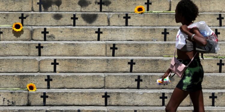Mortes violentas caem 8,2% no país em 2025; feminicídios aumentam 4%
