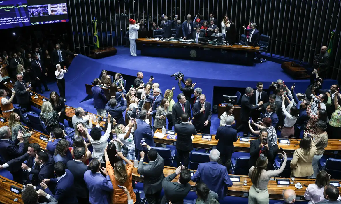 Imprensa estrangeira vê vitória de Lula em aprovação do fim da 6×1